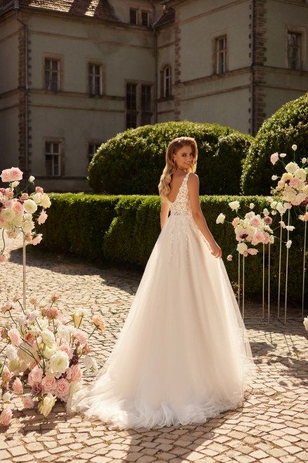 https://www.sposa-lia.com/images/stories/virtuemart/product/3) Leila.jpg
